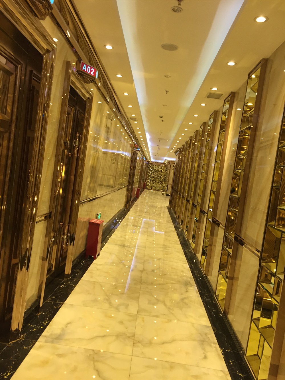 过路选取PP视讯微晶石  西班牙翡翠玉KWD58001+意大利黑金花KWB58058铺贴