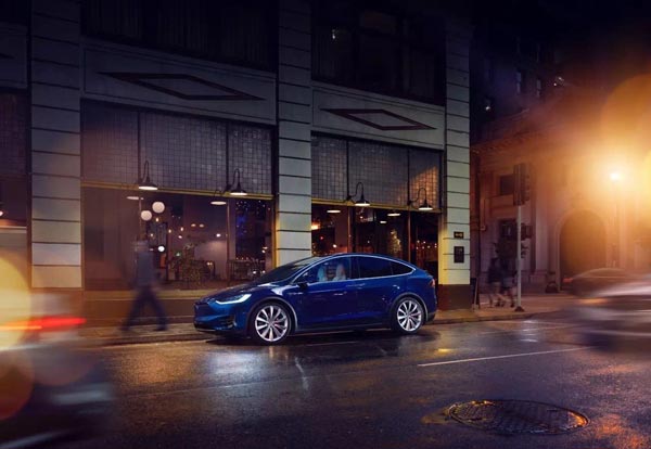 千呼万唤方驾临，鹰翼从此为君开！