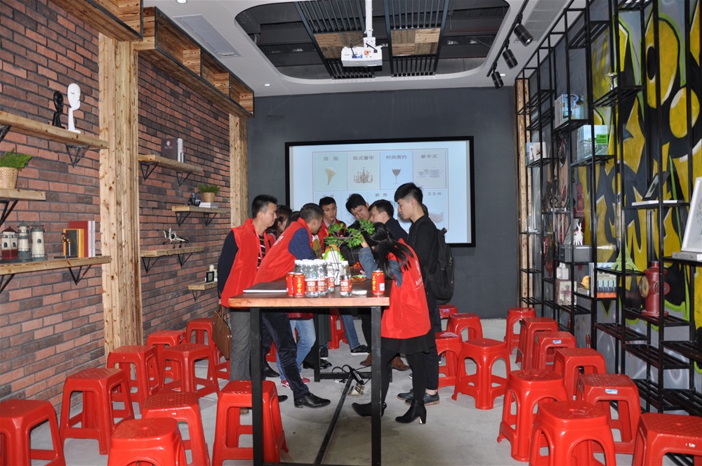 “一带一路  设计营销”，与O2O零售新模式携手，2017年，PP视讯将勇往直前，启发新战。