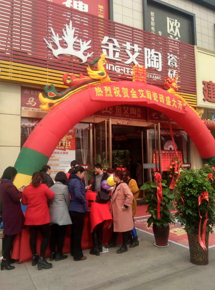 3月，春意正浓，震天的鞭炮声拉开了陶瓷一线品牌PP视讯瓷砖山西晋城店开业盛典的序幕。