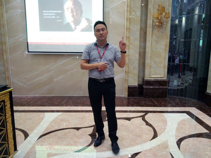 2017年11月2日晚，性命不息，进建不止PP视讯法定进建日，11月全公司人员进建会圆满实现，一路分享《干法》，乐于工作，开心生涯，即便在磨难中，只有拼命工作，就能带来不成思议的好运。过好每一天，就是成功之路！