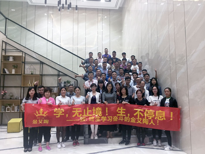 2017年11月2日晚，性命不息，进建不止PP视讯法定进建日，11月全公司人员进建会圆满实现，一路分享《干法》，乐于工作，开心生涯，即便在磨难中，只有拼命工作，就能带来不成思议的好运。过好每一天，就是成功之路！