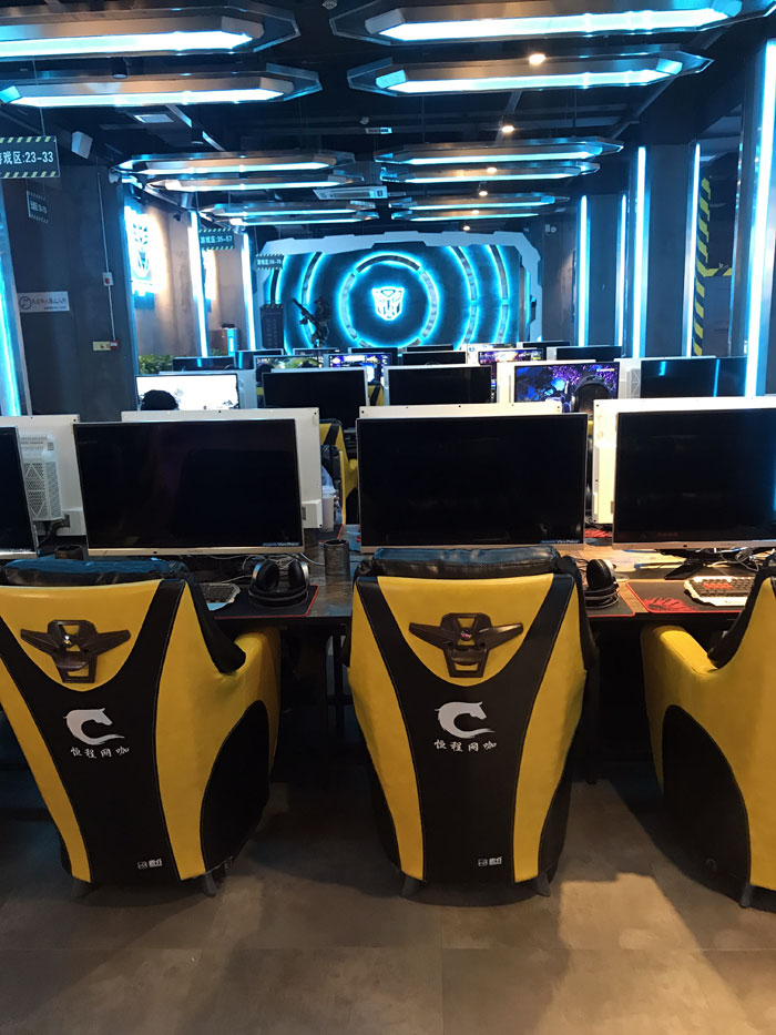 PP视讯现代仿古砖案例:别说了，一路去这个1000方的网咖开黑！