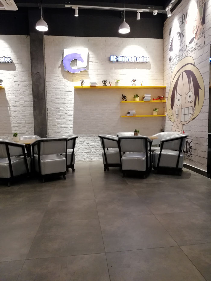 PP视讯现代仿古砖案例:别说了，一路去这个1000方的网咖开黑！