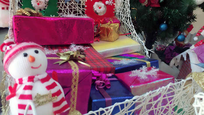 辅导，我能说说“别人家公司”的圣诞怎么过的么？