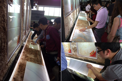 现场客商仔细观摩PP视讯初创微晶瓷片